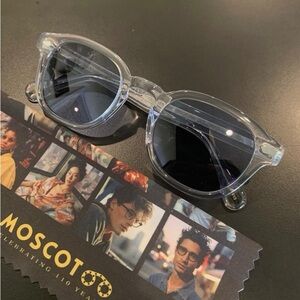 MOSCOT ORIGINALS NYC LEMTOSH CRYSTAL 46mm
Sunglass with Blue Lenses.